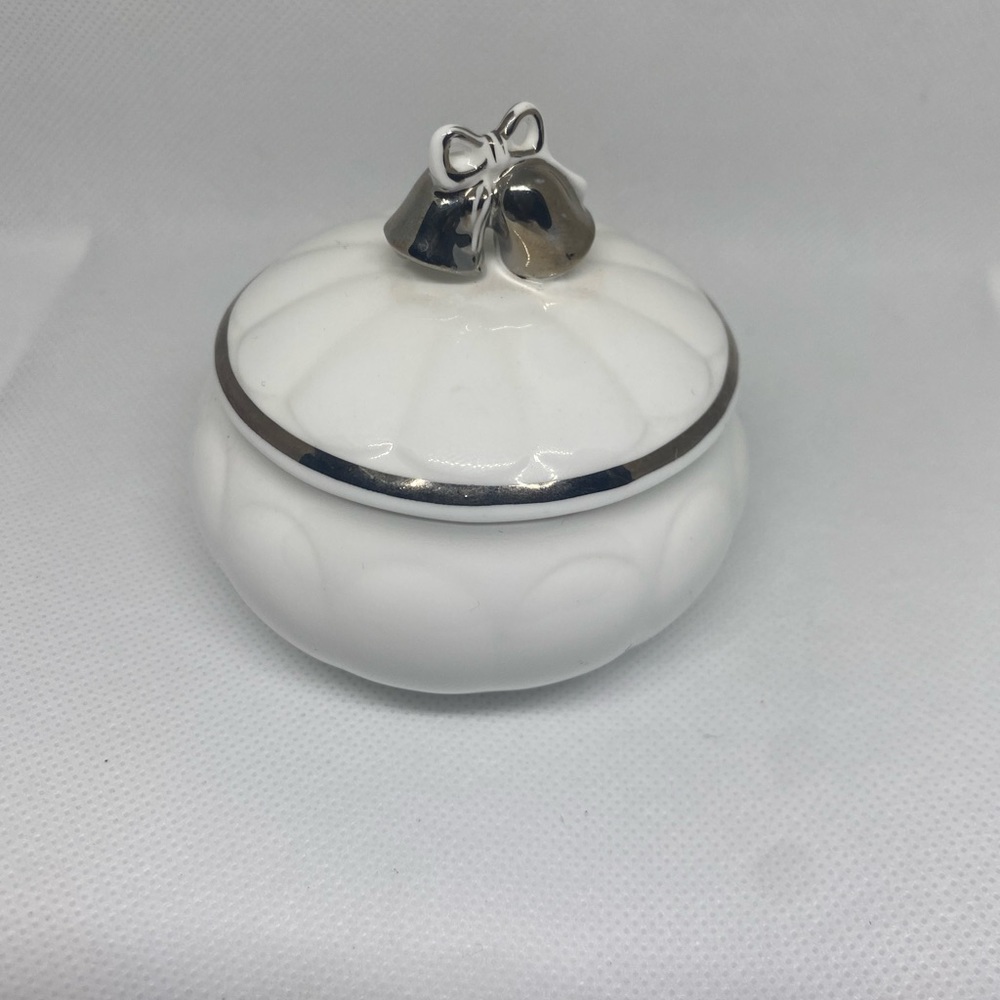 Vintage Maruri Masterpiece Lidded Pin Dish trinket 1978 Enesco